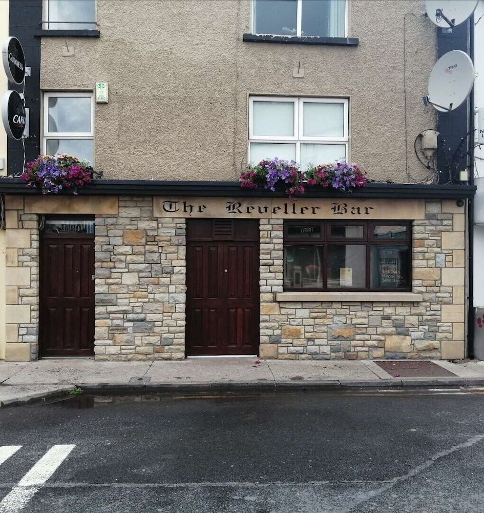 Reveller Bar Lodgings 1