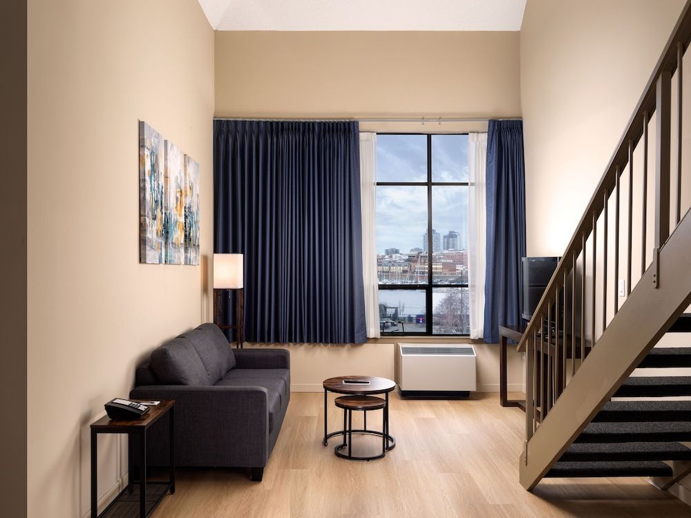 Huntingdon Hotel and Suites 1