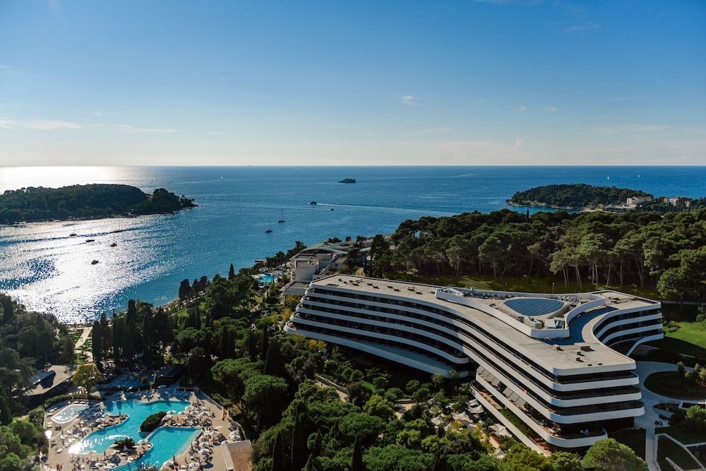 Lone Hotel by Maistra Collection 1