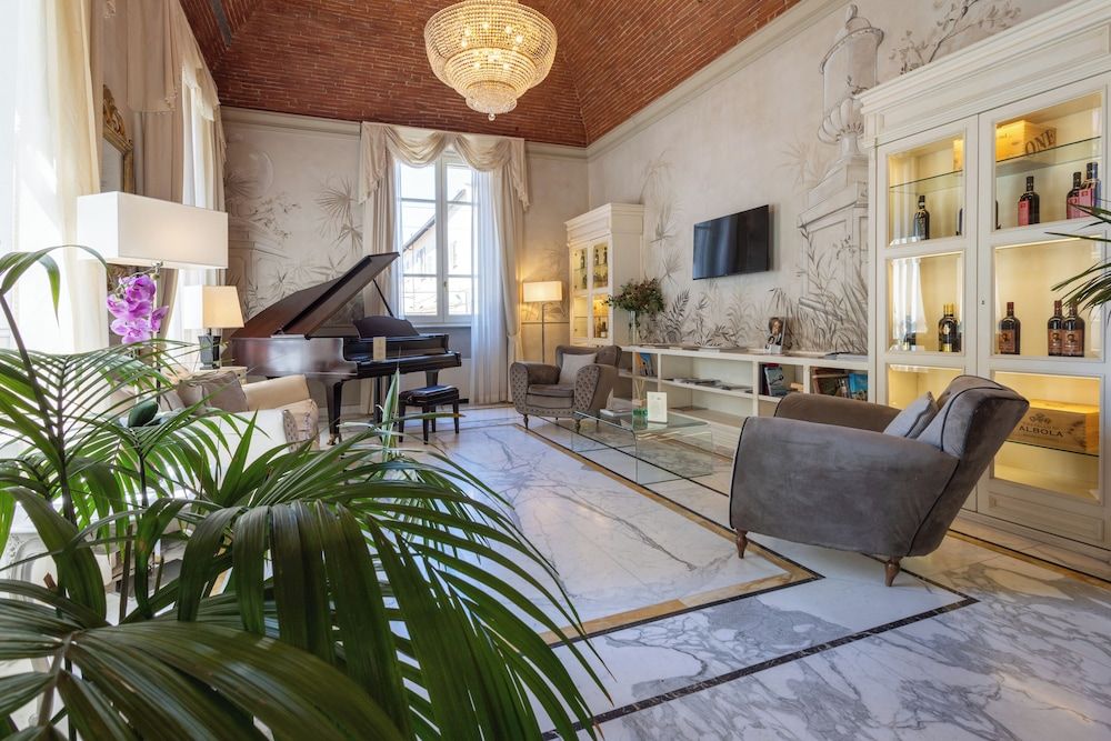 Hotel Embassy 1