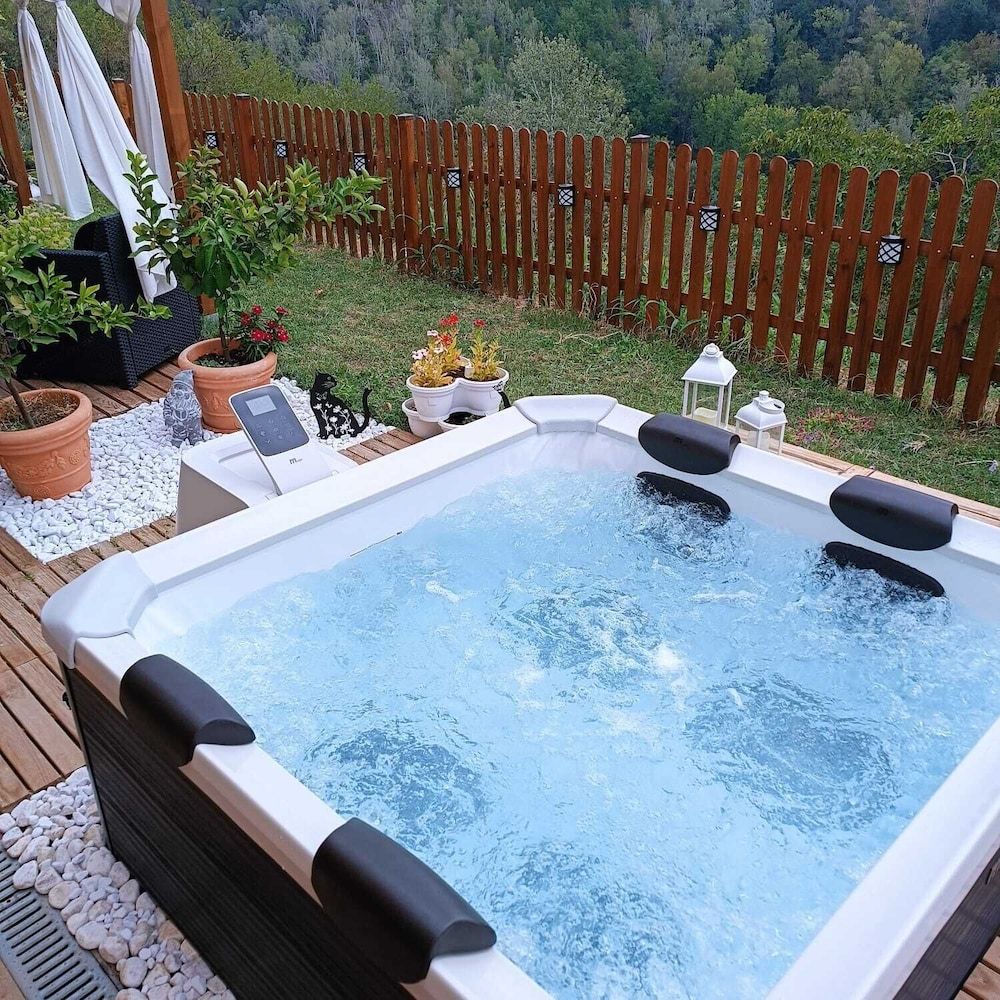B&B TERRA DI COLLINA biker friendly-pool-sauna-jacuzzi 1
