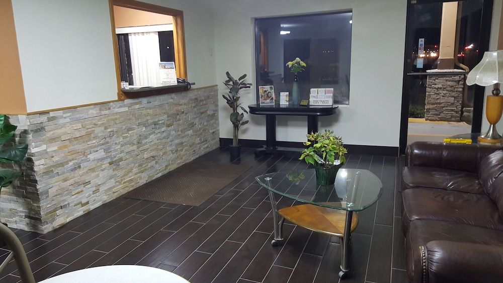 Americas Best Value Inn & Suites Harrisonville 2