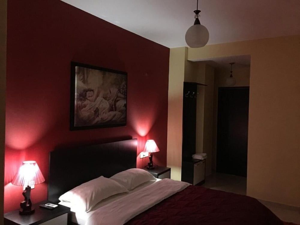 Haris Hotel 1