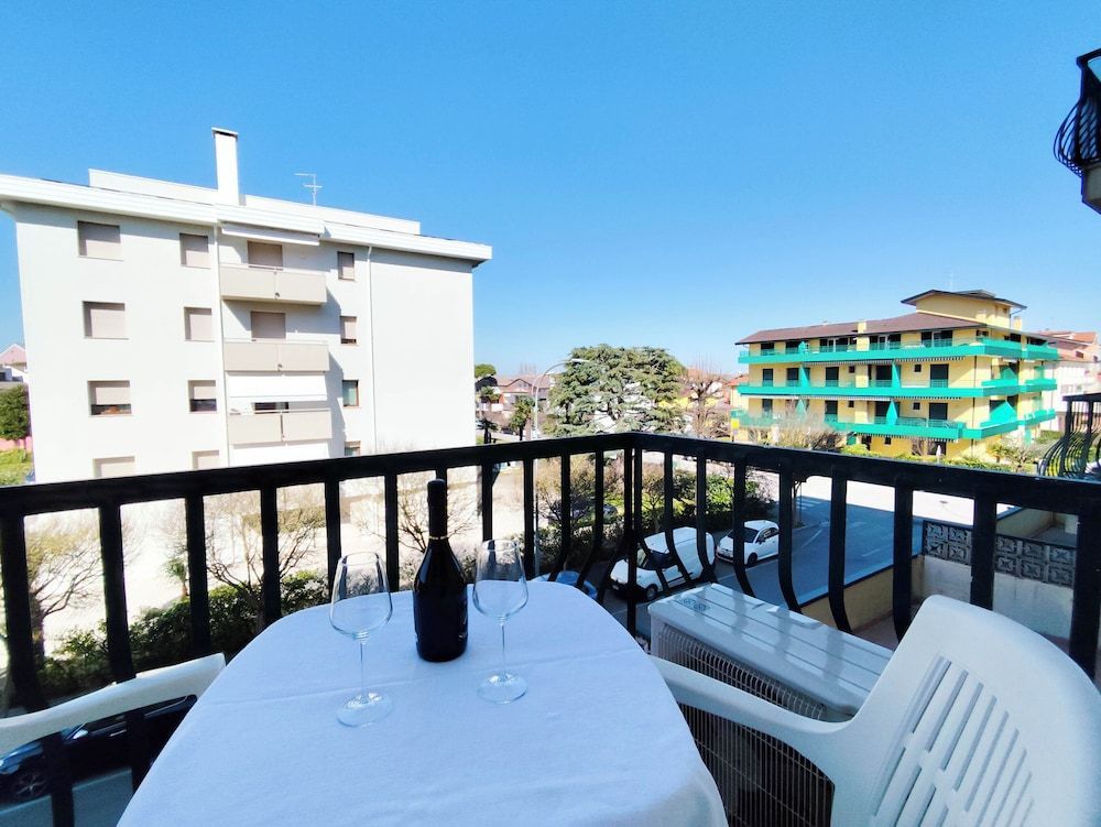 Comfy Flat With Pool and Balcony 1