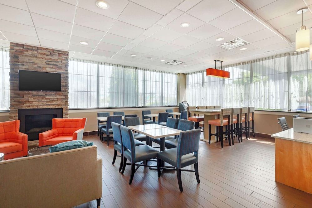Best Western Hartford Hotel and Suites 2