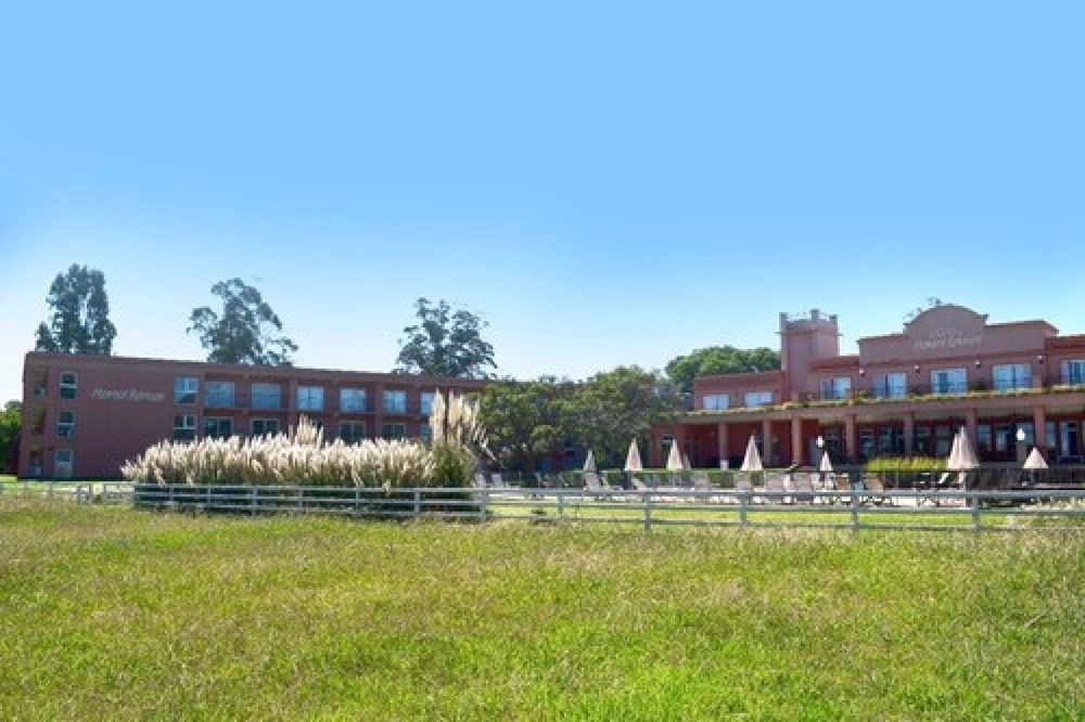 Howard Johnson by Wyndham Chascomus 1