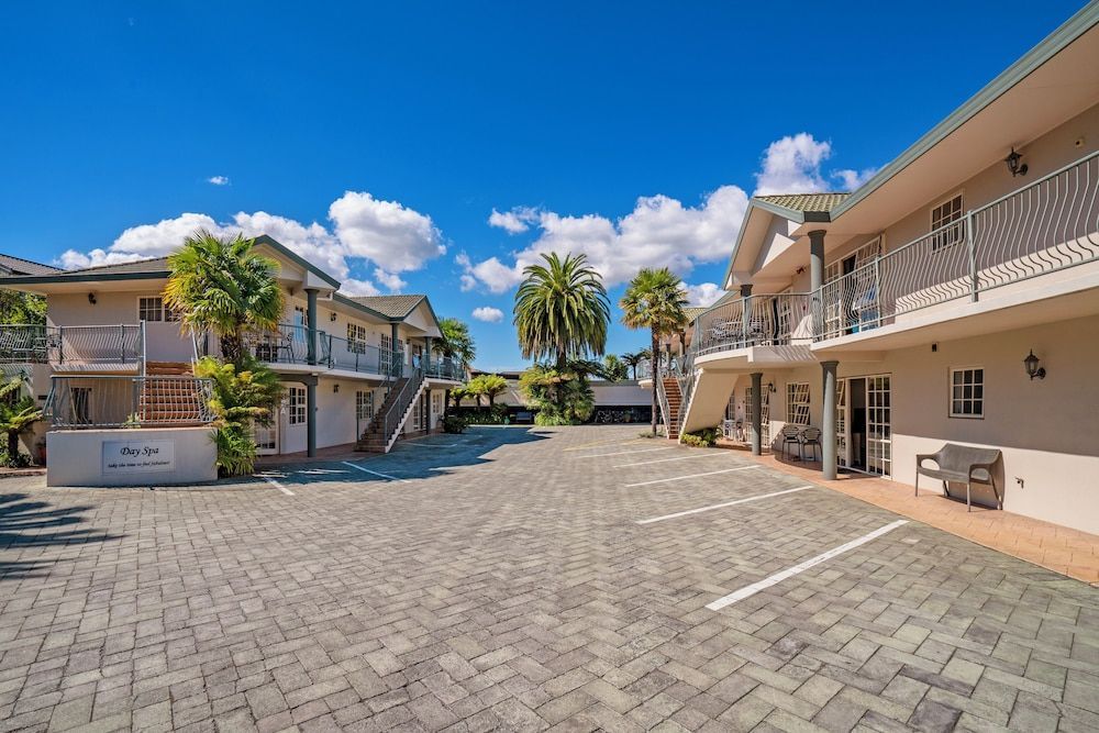 Silver Fern Rotorua Suites & Spa 1
