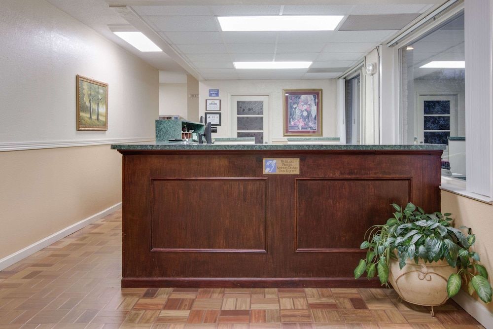 Days Inn by Wyndham Asheville West 2