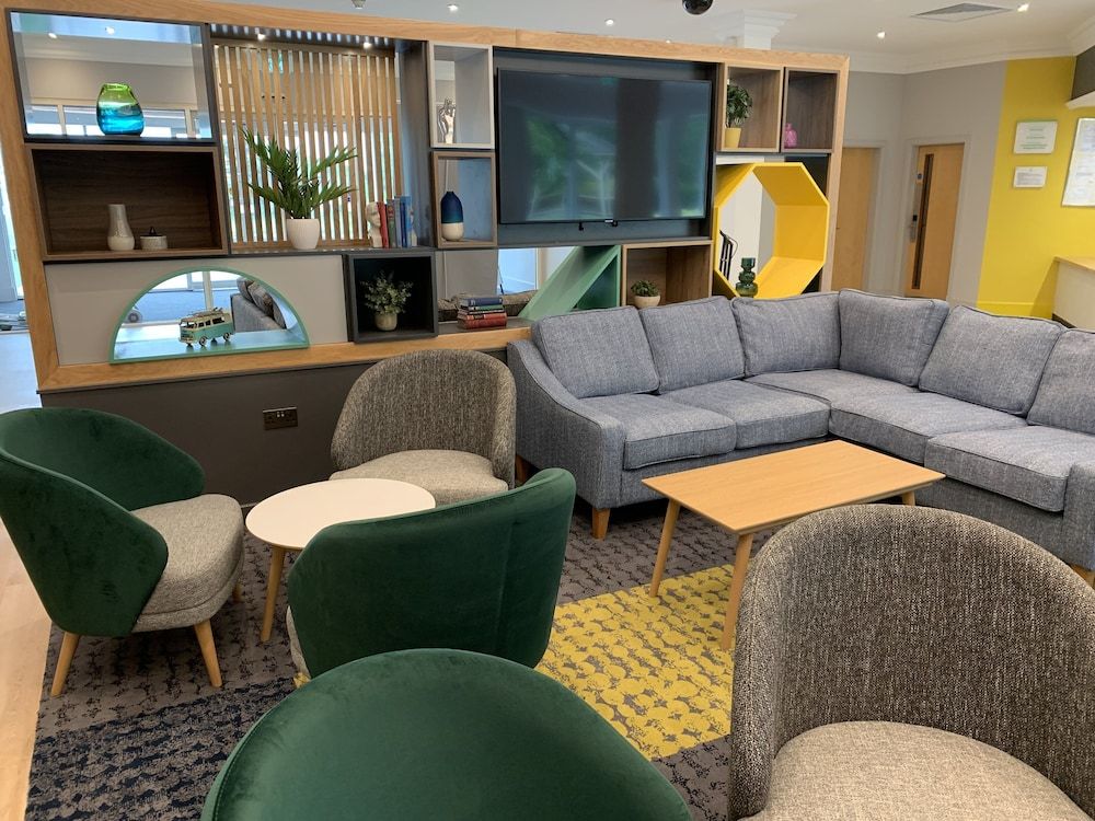 Holiday Inn AYLESBURY by IHG 2