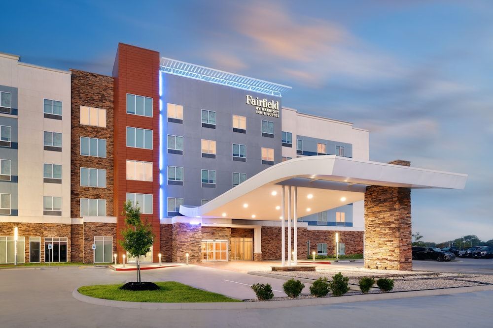 Fairfield by Marriott Inn & Suites Houston League City 1