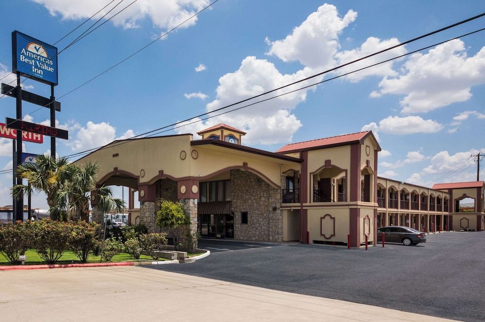 Americas Best Value Inn Buda 1