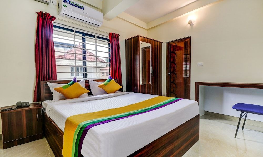 Itsy Hotels Rain Tulsi Stayz, Palarivattom Junction 1