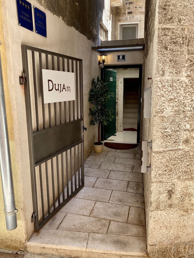 Apartments & Rooms Dujam 2