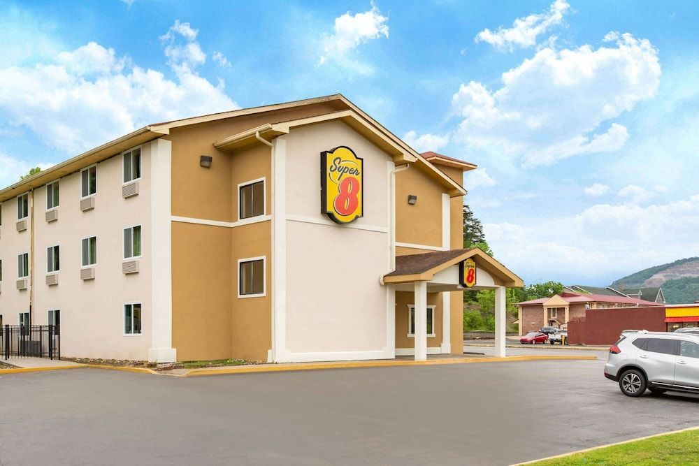 Super 8 by Wyndham Chattanooga Lookout Mountain TN 1