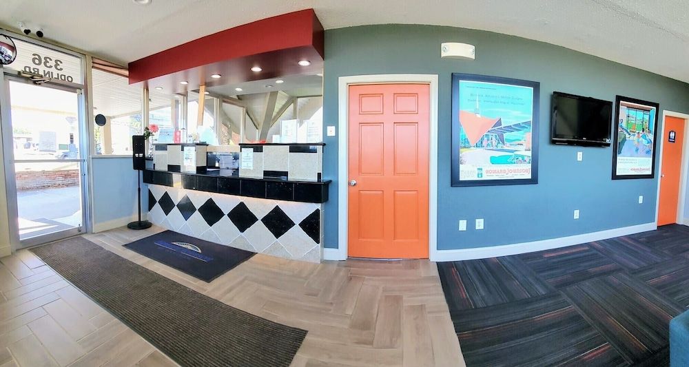 Howard Johnson by Wyndham Bangor 2