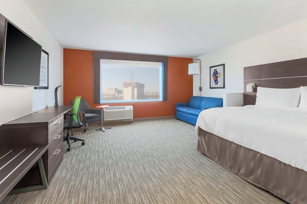 Holiday Inn Express & Suites CHICAGO O'HARE AIRPORT by IHG 1
