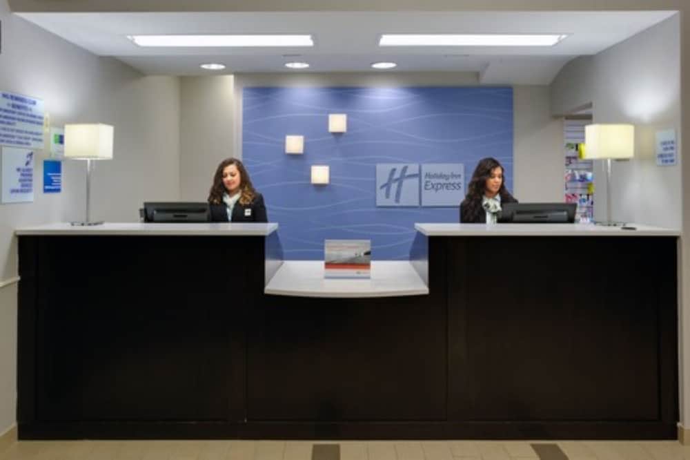 Holiday Inn Express & Suites MEADOWLANDS AREA by IHG 2