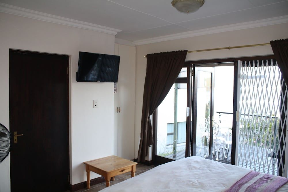 Lagoon Lodge 2