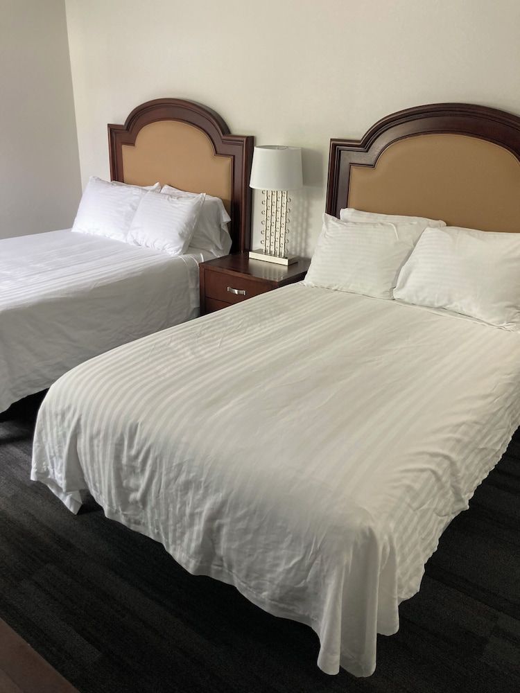 Elker Inn & Suites 1