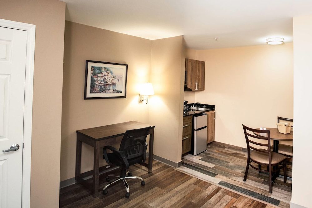 Suburban Studios Charlotte - Ballantyne 1