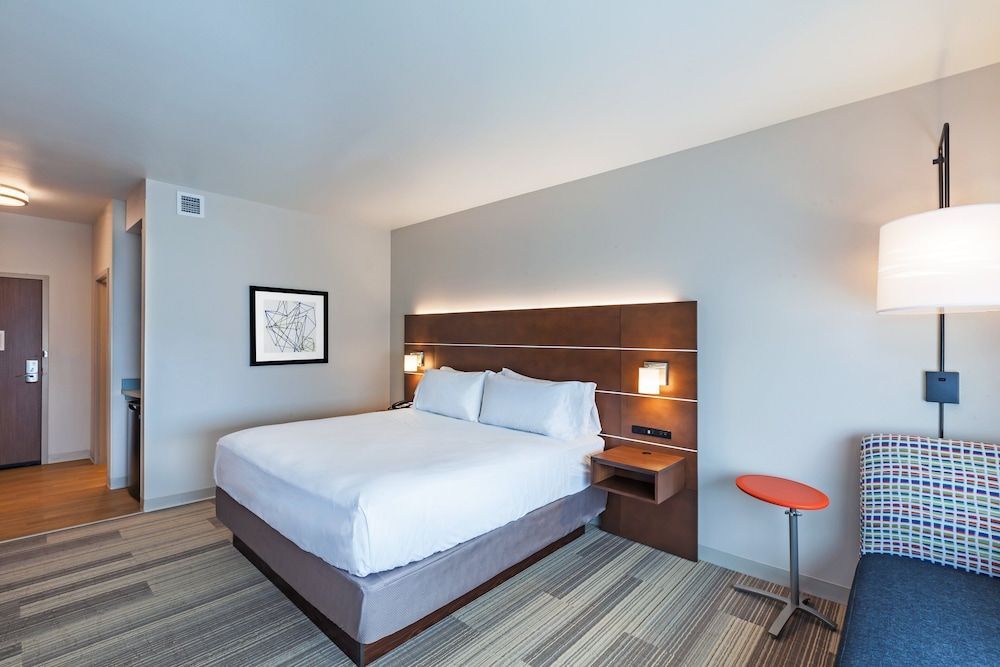 Holiday Inn Express & Suites CHANUTE by IHG 2