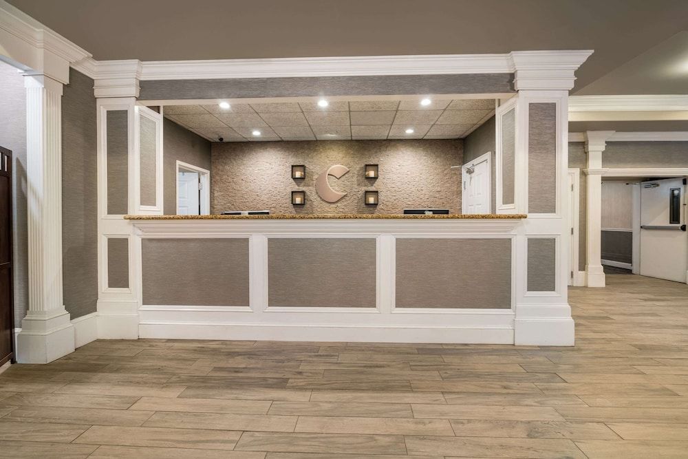 Comfort Inn & Suites Plattsburgh - Morrisonville 1