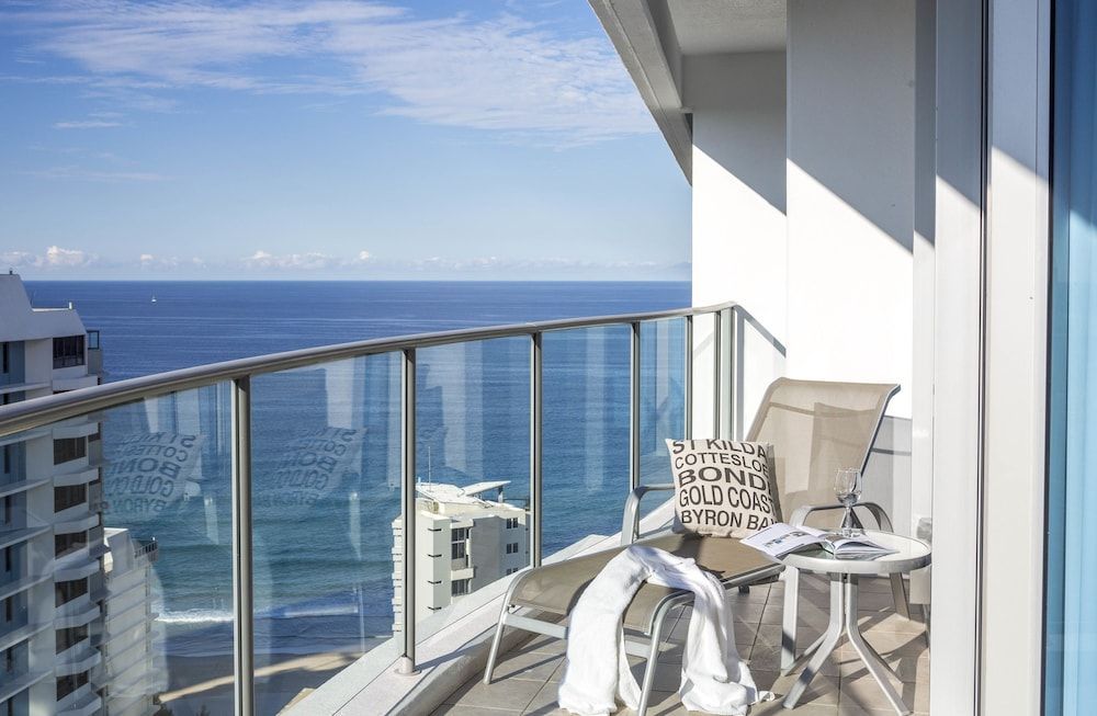 Artique Surfers Paradise - Official 1