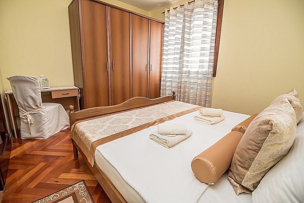 Villa Rose 2 2
