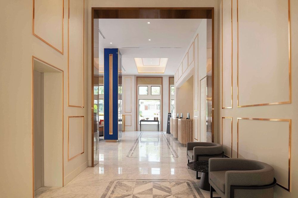 Radisson Hotel Chateau de Bangkok 2