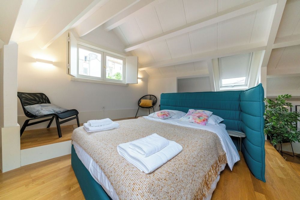 Mercadores Apartment by Amber Star Rent 1