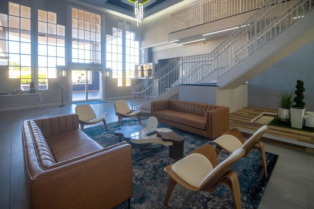 Clarion Inn & Suites Central Clearwater Beach 2