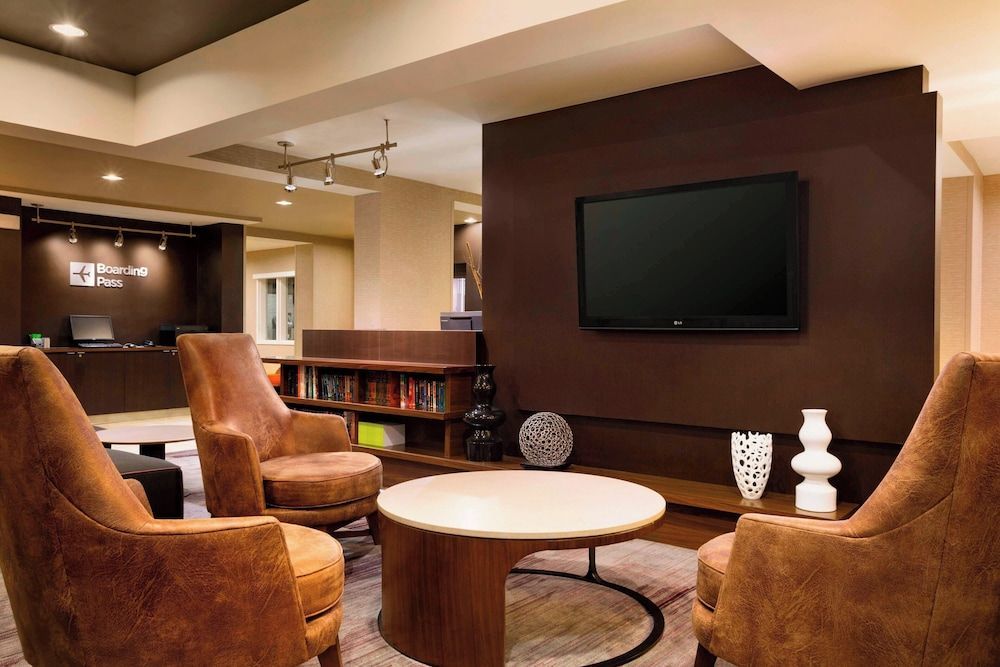 Courtyard by Marriott Champaign 2