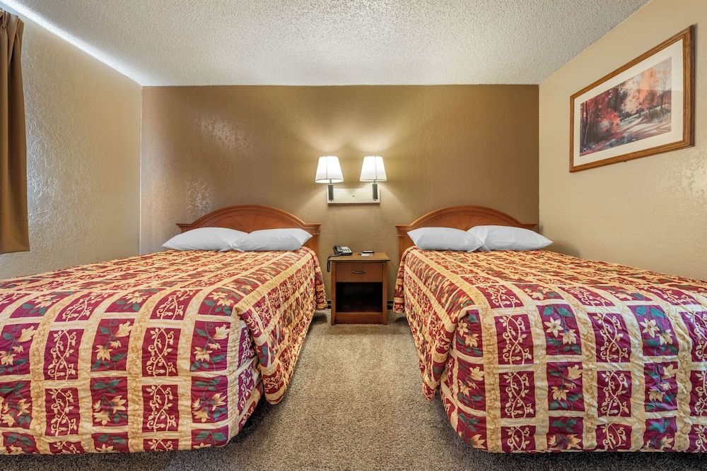 Pueblo Inn 2