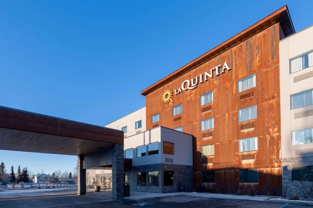 La Quinta by Wyndham Anchorage Airport 1