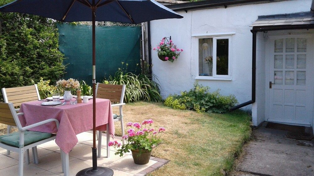 The Cottage at Weston Lawn 1