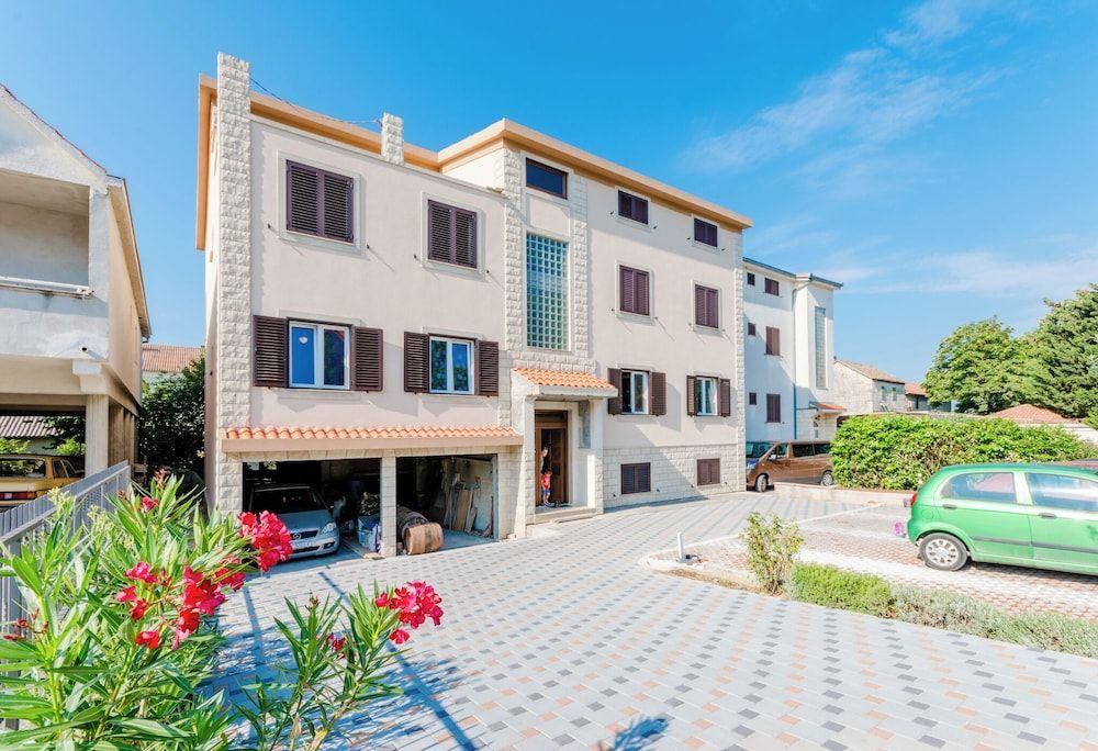 Apartment Karlo 1