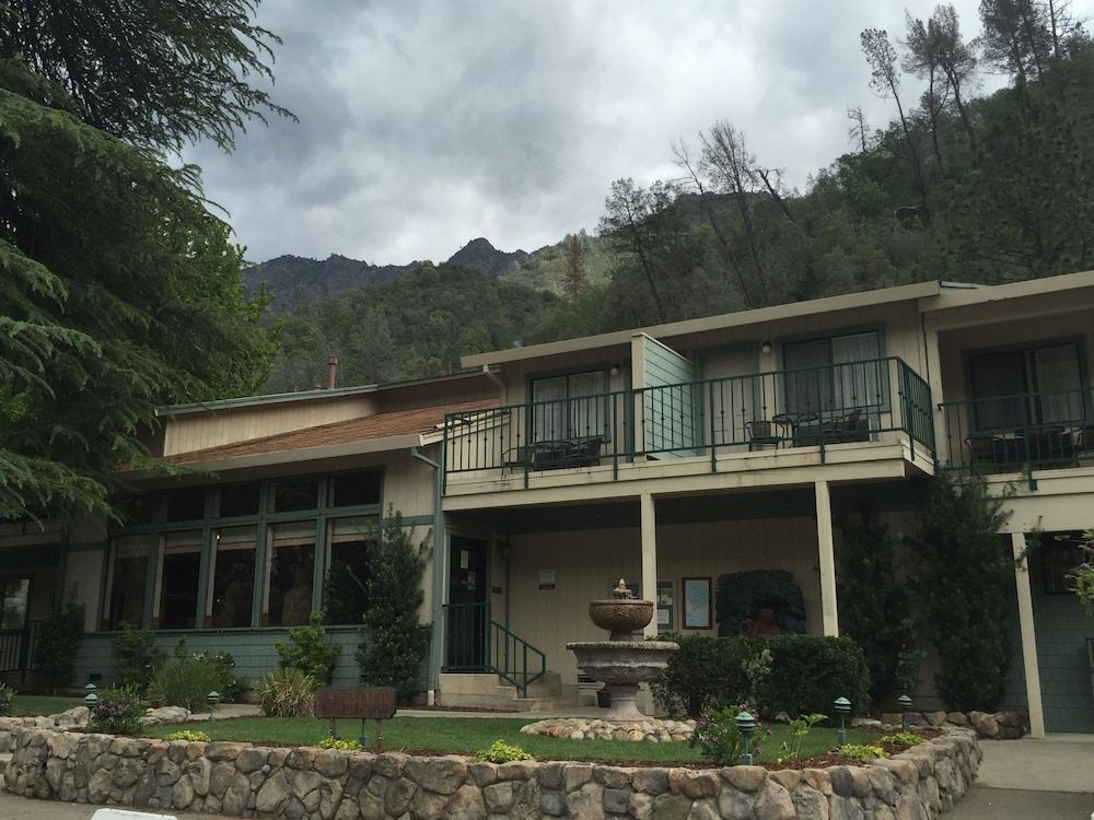 Cedar Lodge 2