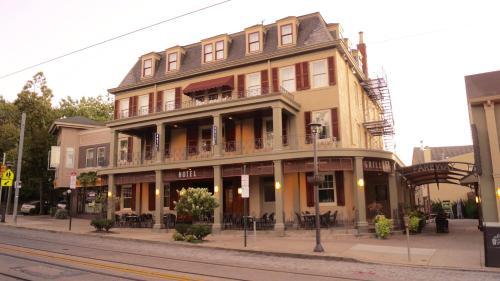 Chestnut Hill Hotel 1