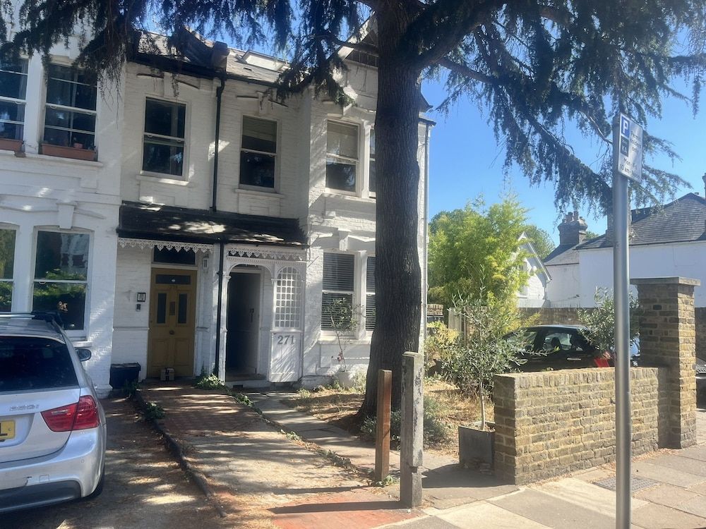 Kew Studios and Rooms 1