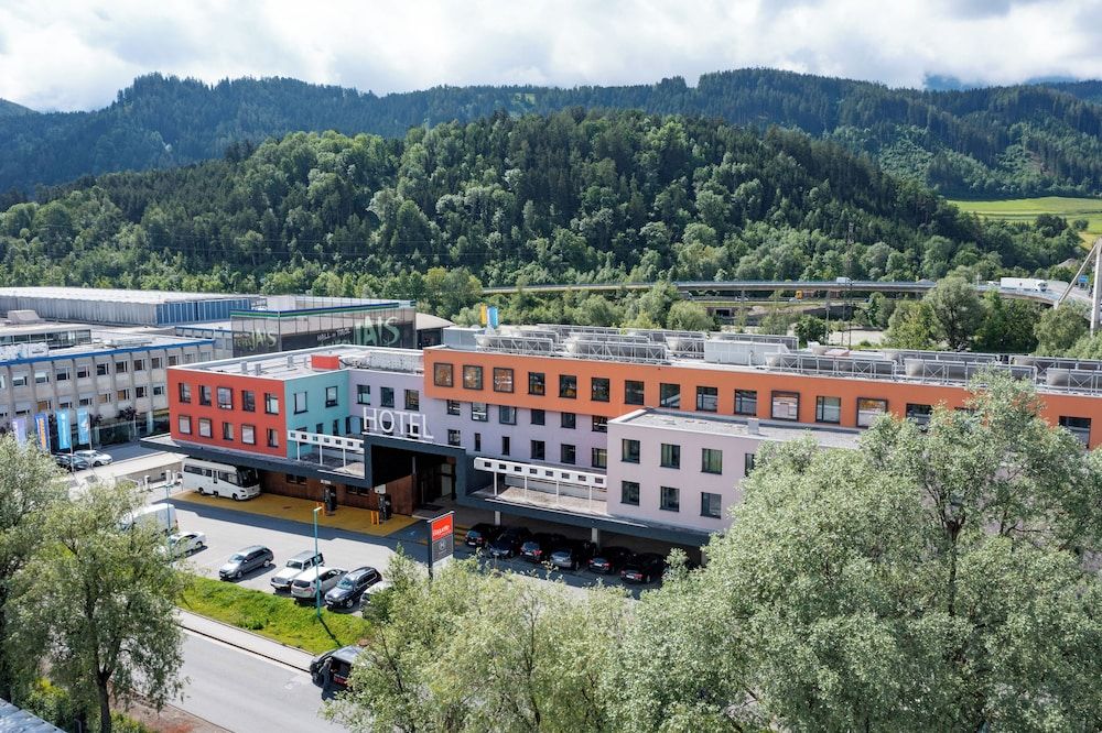 Hwest Hotel 1
