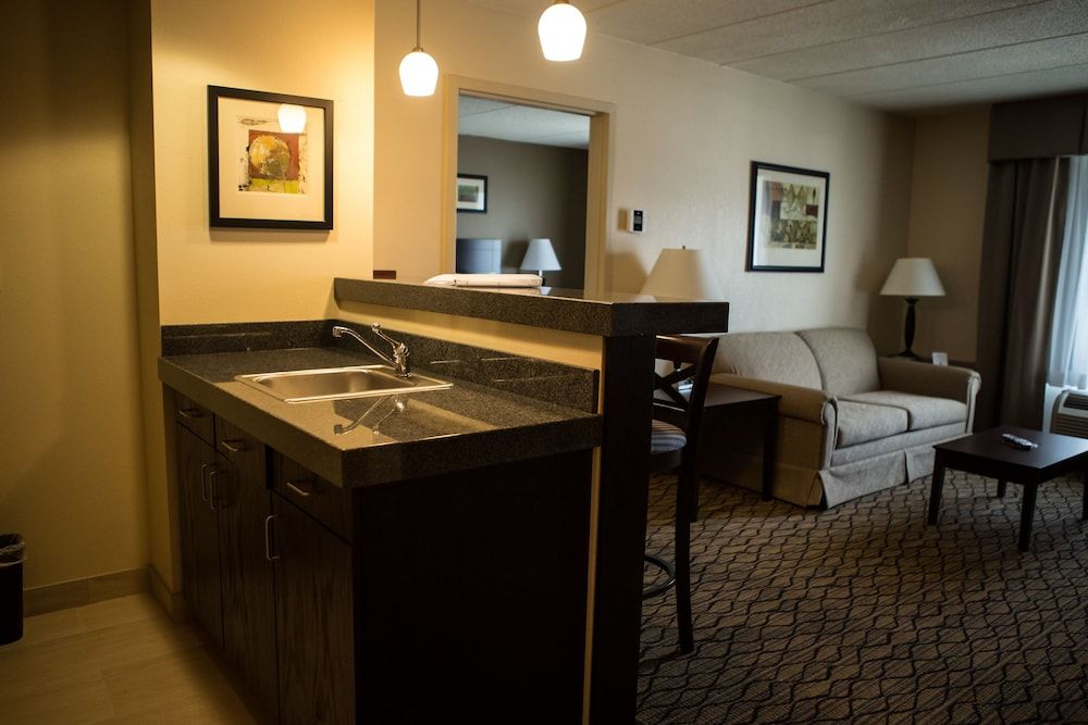 Holiday Inn Express & Suites MILFORD by IHG 2