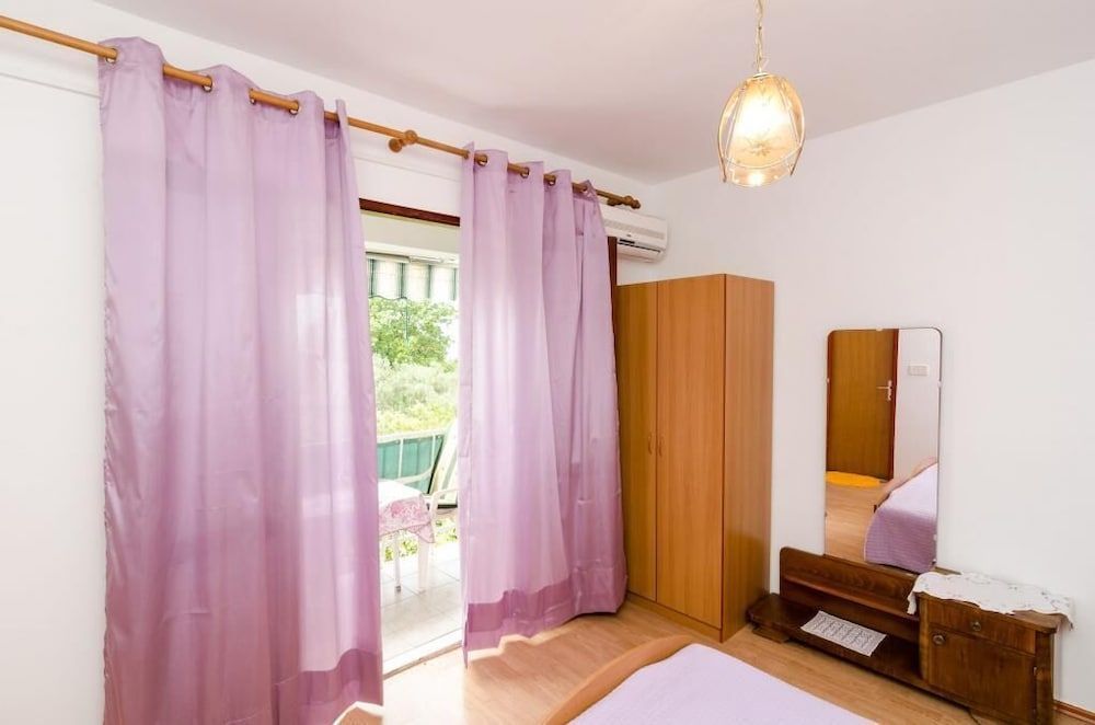 Guest House Kola 1