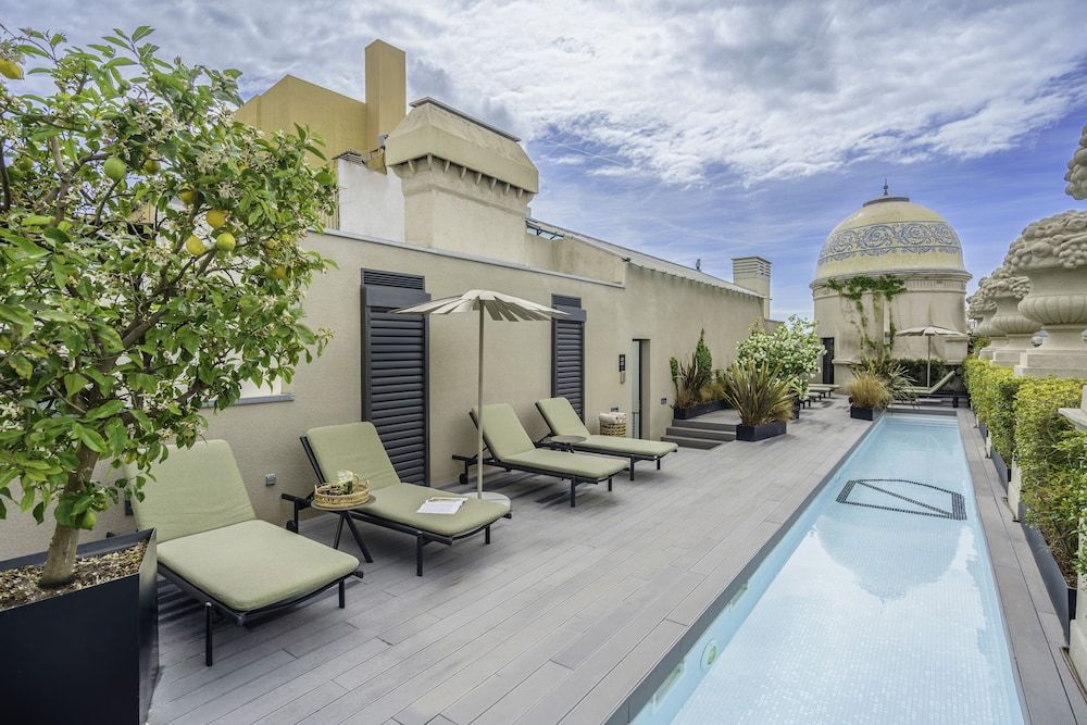 Casagrand Luxury Apartments Barcelona 1