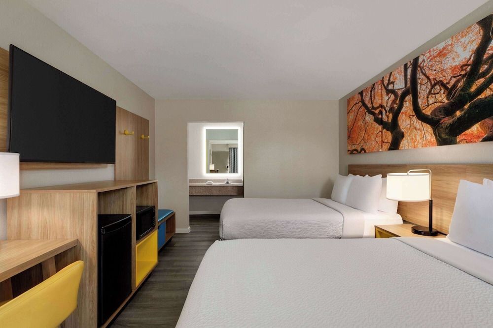 Days Inn by Wyndham Emporia 1