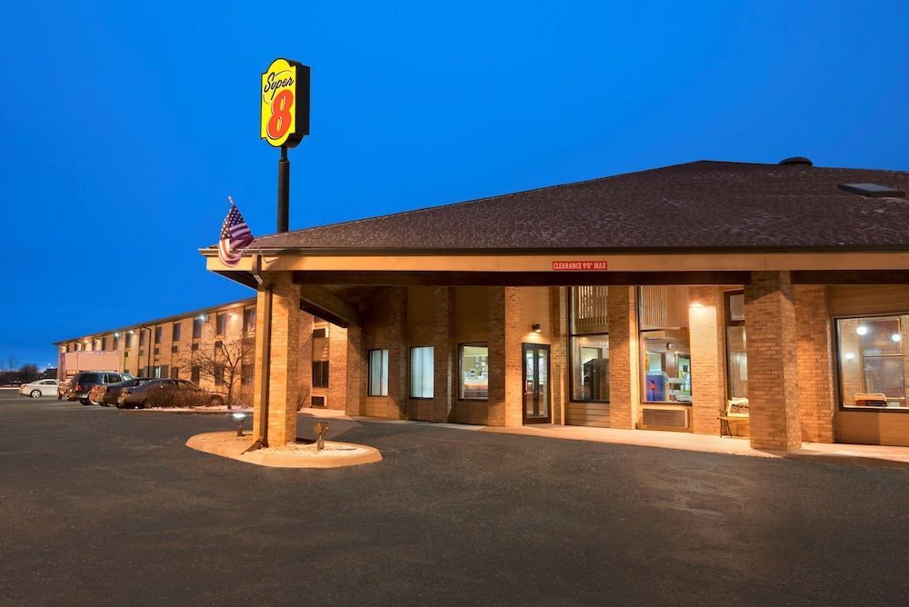 Super 8 by Wyndham Green Bay I-43 Bus. Park 1