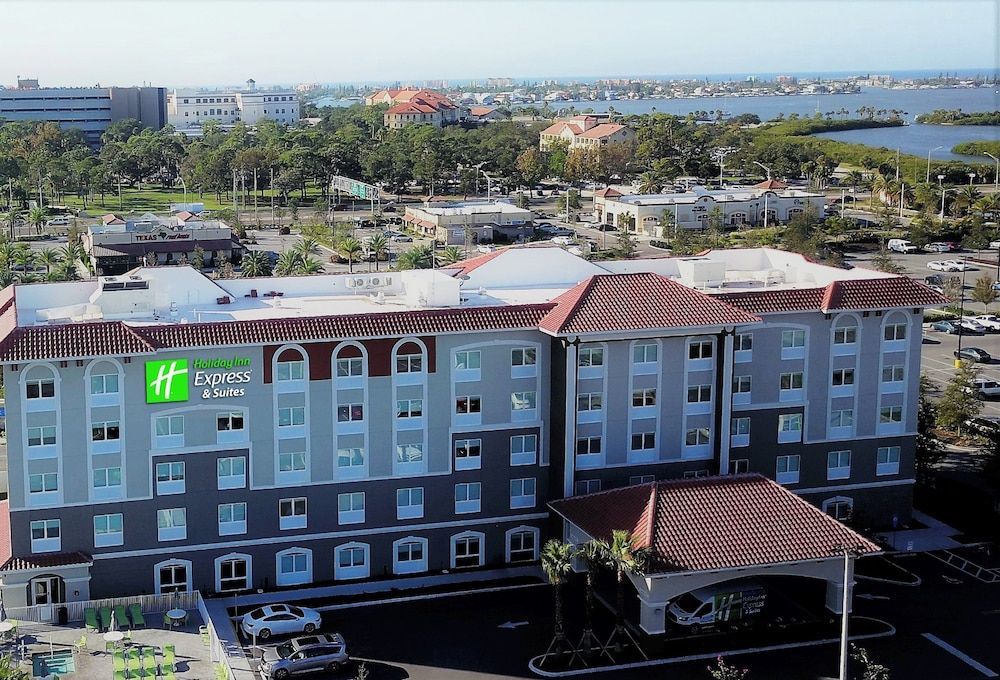 Holiday Inn Express & Suites ST. PETERSBURG - MADEIRA BEACH by IHG 1