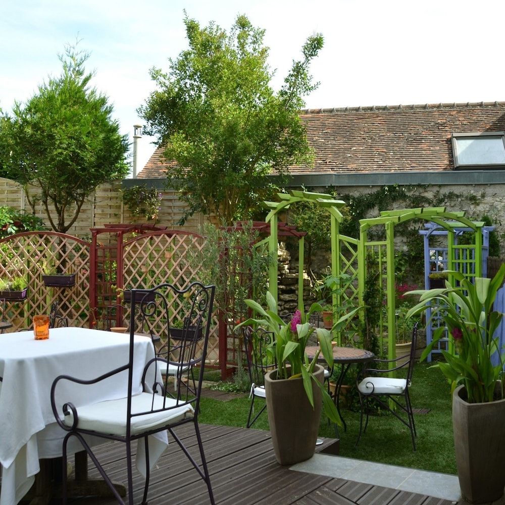 L'Hôtel Le Cheval Noir 1