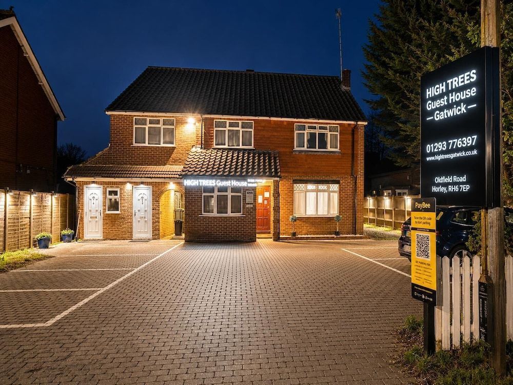 High Trees Guest House Gatwick 1