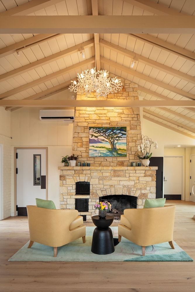 Carmel Beach Hotel 2