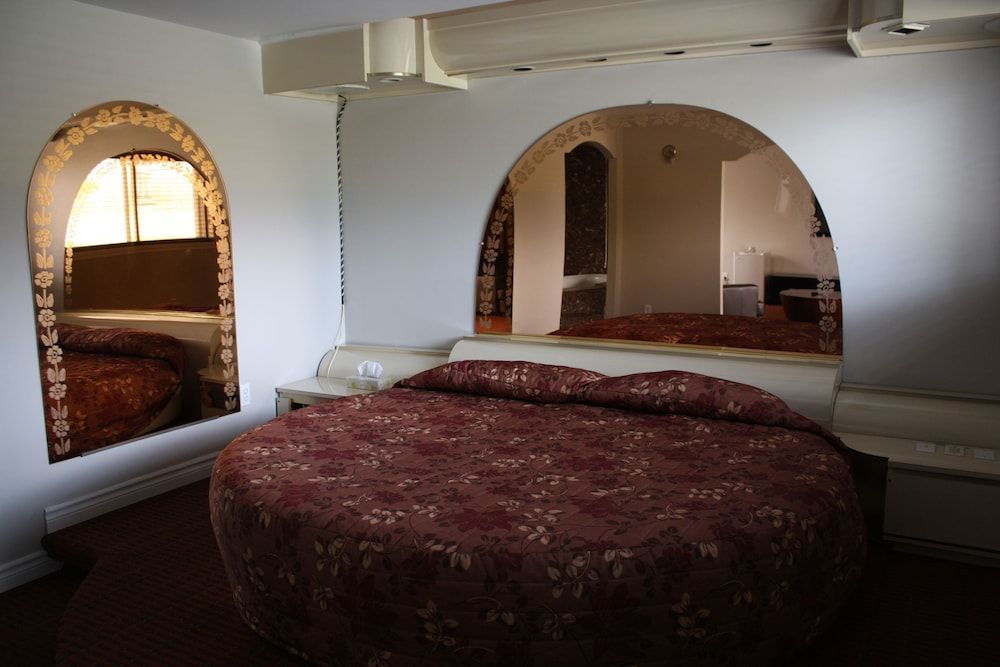 Grand Motel Saint-Hubert 1